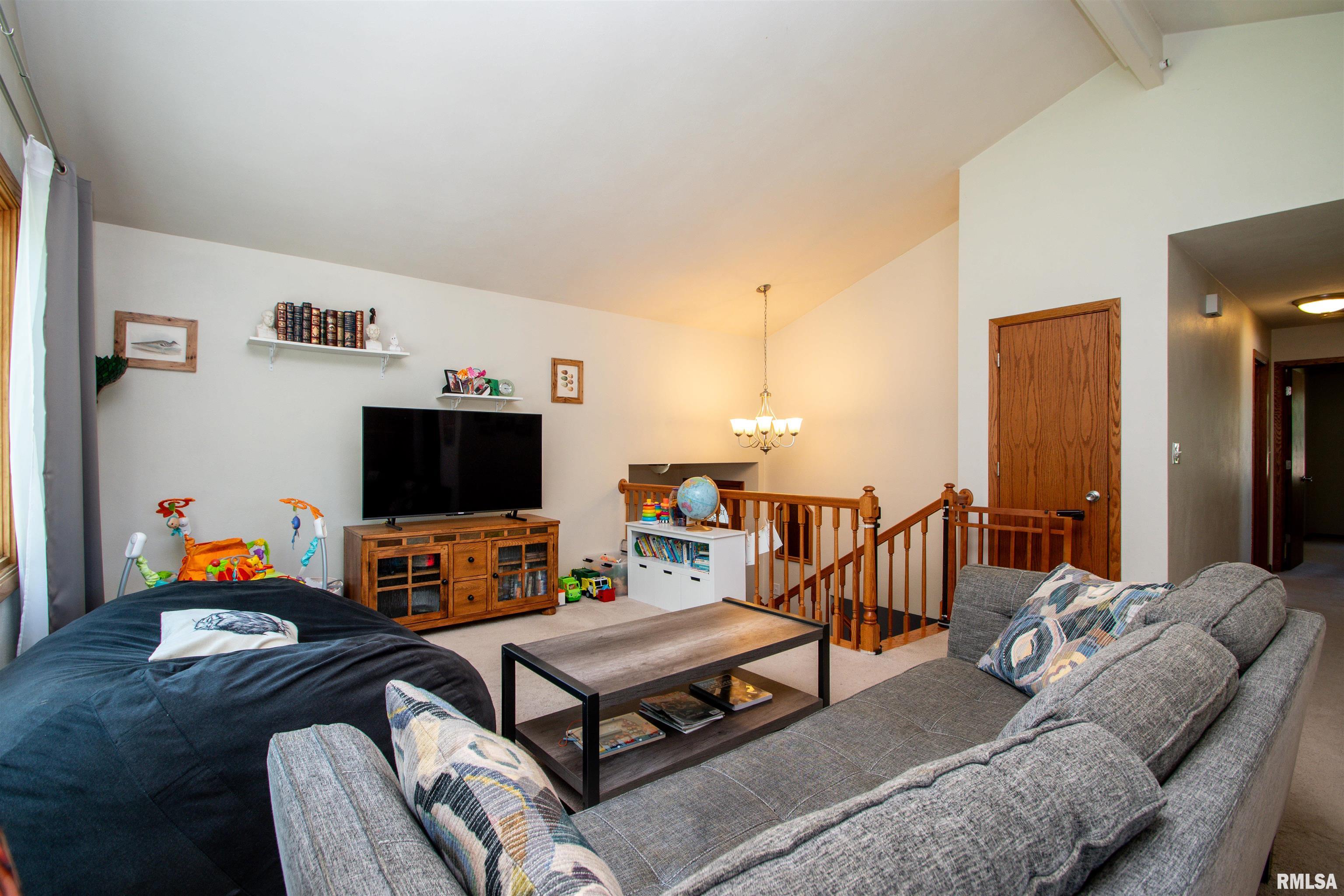 418 West Stonegate Road Peoria, IL 61614 - Photo 6 of 47 Gallery Image 6