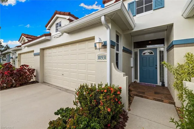 a view of house with a garden