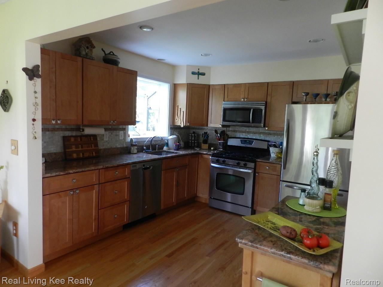 4138 Rohr Road Lake Orion, MI 48359 - Photo 11 of 51 DSCN4658.JPG