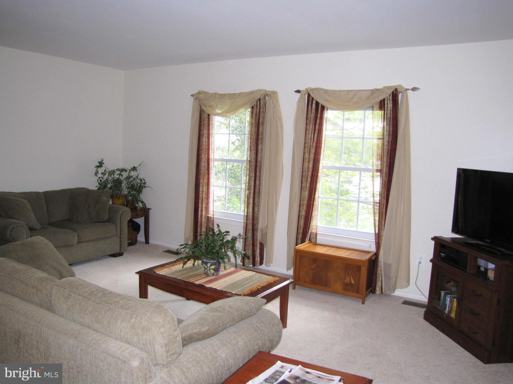7444 Setting Sun Way Columbia, MD 21046 - Photo 5 of 20 Living Room