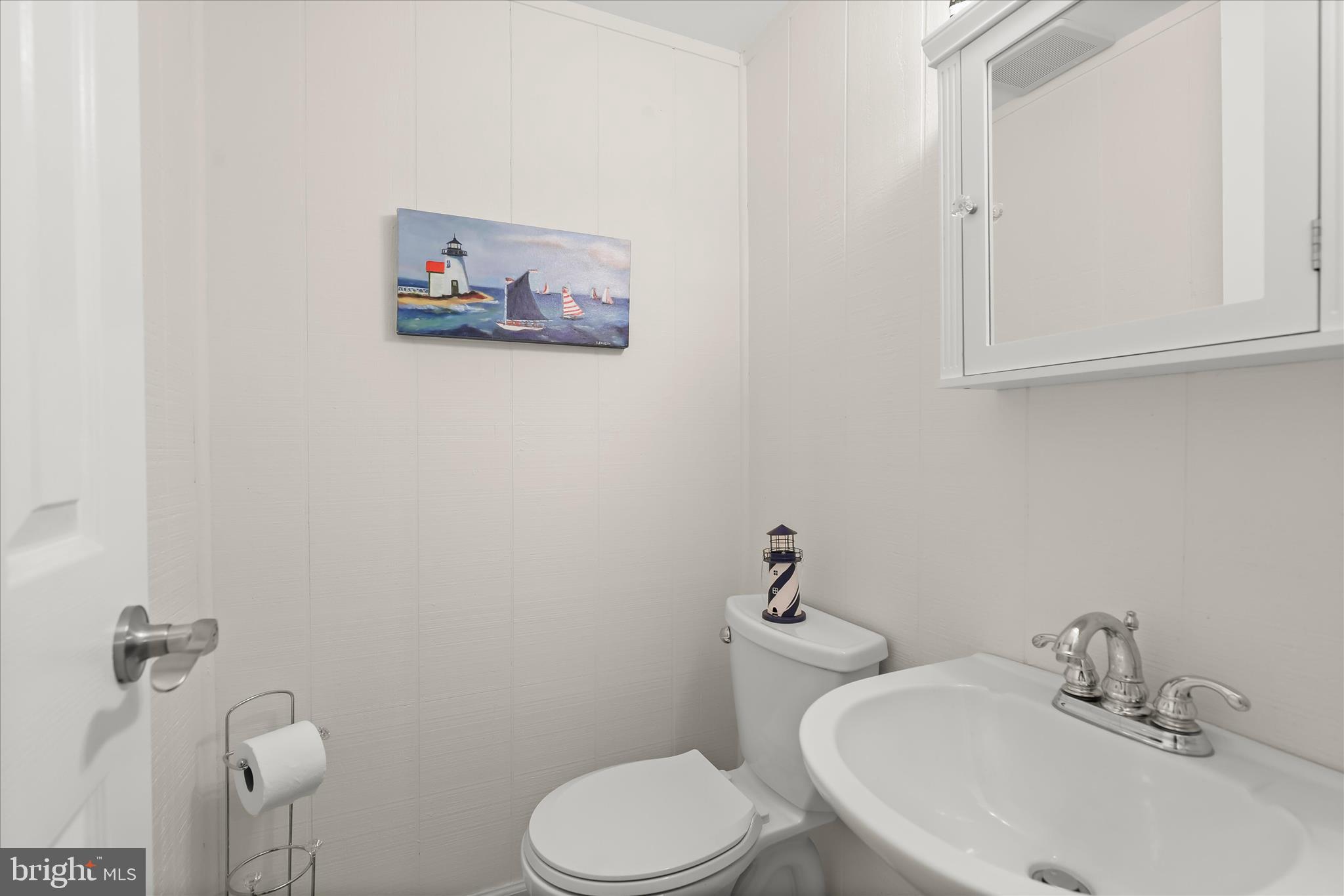 792 Match Point Drive Arnold, MD 21012 - Photo 10 of 43 a bathroom with a toilet a sink and mirror