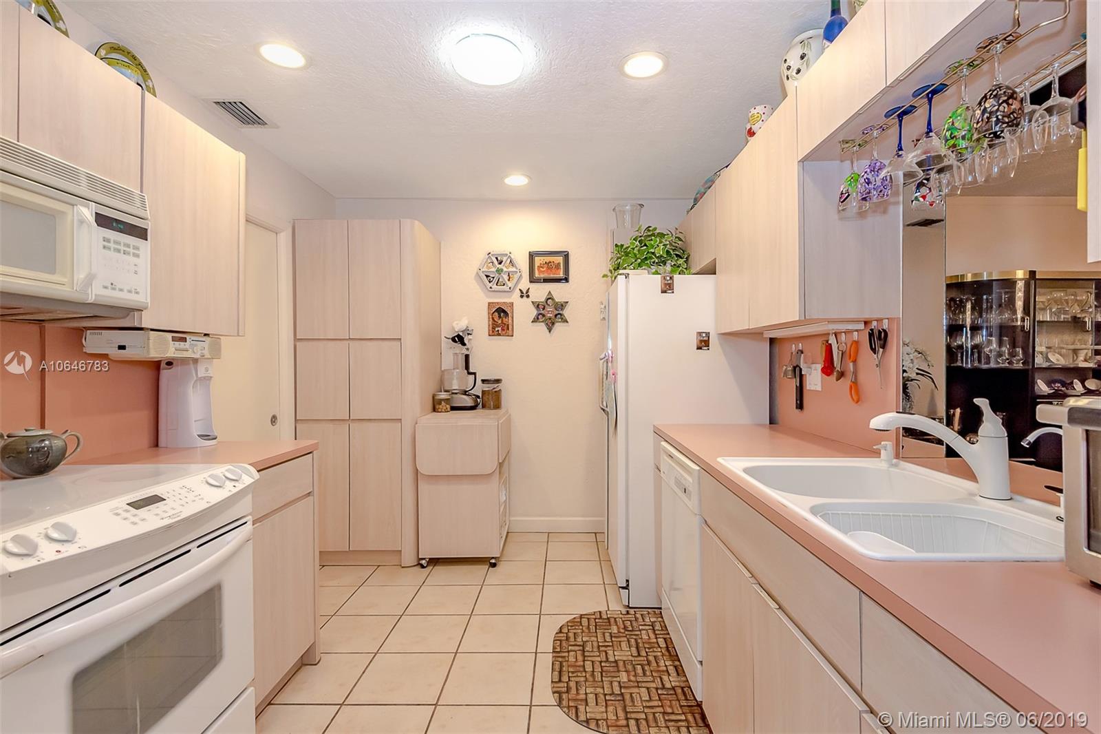 901 St Andrews Road, Unit 901 Hollywood, FL 33021 - Photo 7 of 33 Gallery Image 7