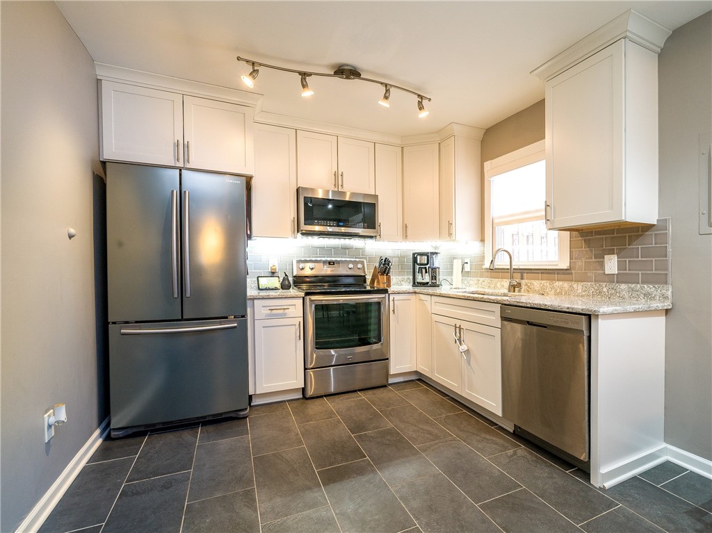 1012 Royal Drive Victor, NY 14564 - Photo 17 of 34