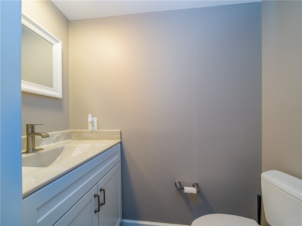 1012 Royal Drive Victor, NY 14564 - Photo 19 of 34 1st floor powder room
