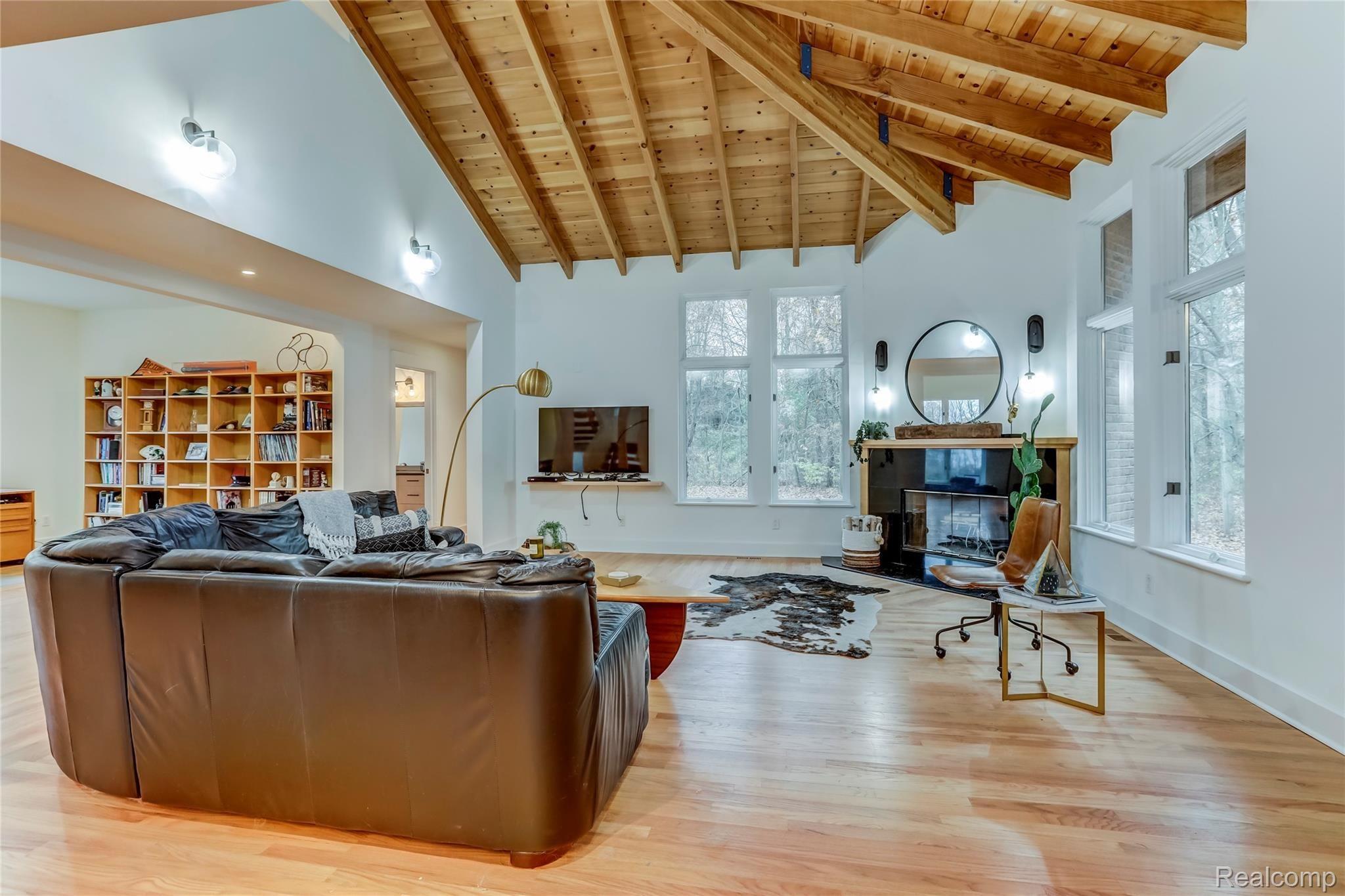 1287 North Kellogg Road Howell, MI 48843 - Photo 8 of 41 1287 North Kellogg Road, Howell, MI-23-FULL.jpg