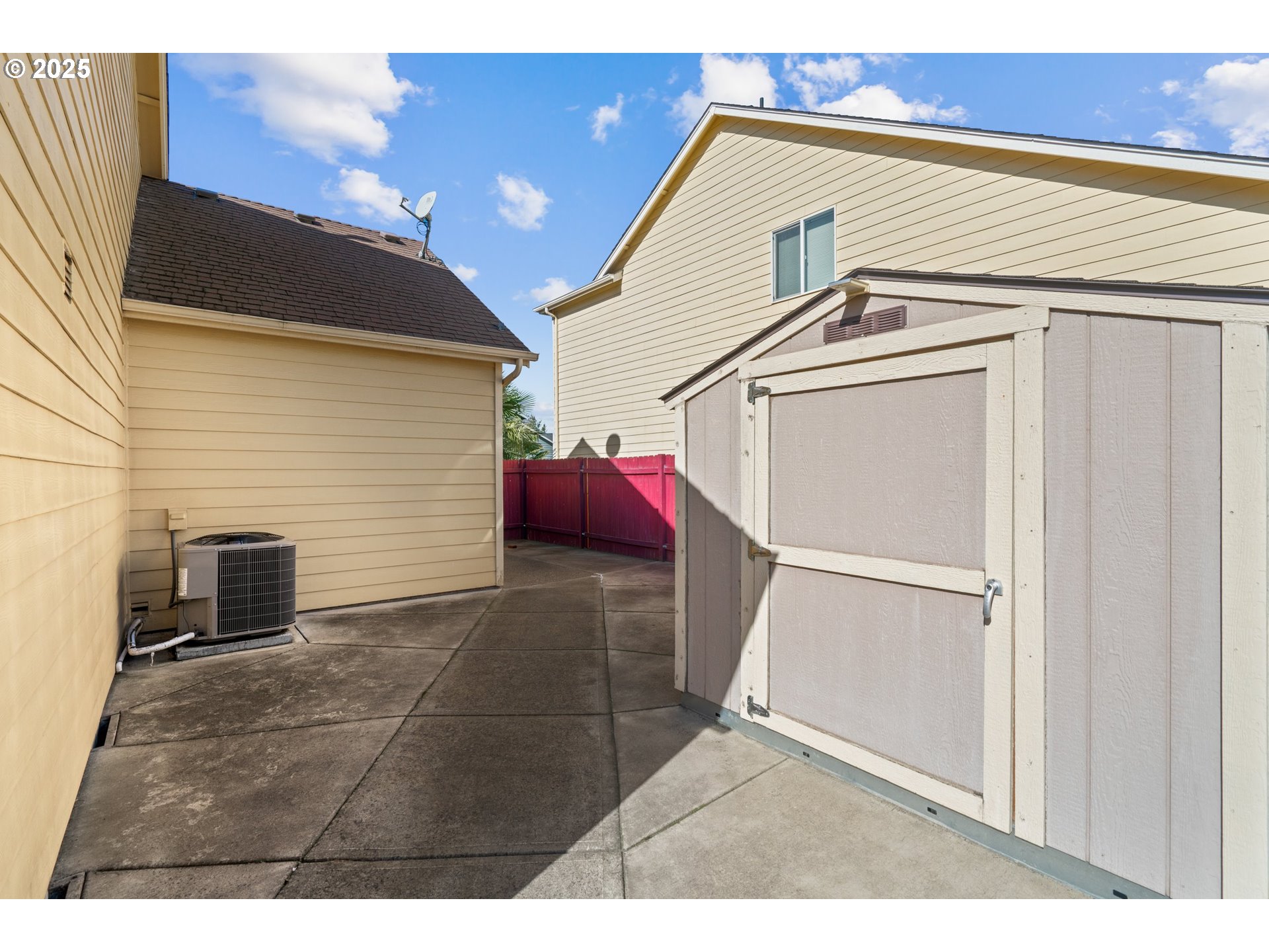 4199 Geranium Loop Northeast Salem, OR 97305 - Photo 37 of 43 a view of a back yard of the house