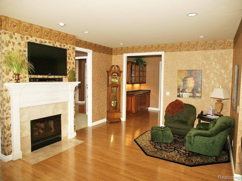 4818 Crestone Way Rochester, MI 48306 - Photo 6 of 21 Sitting Area