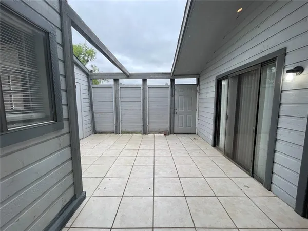 $1,450 | 602 Bellaire Drive, Unit A, Hurst, TX 76053