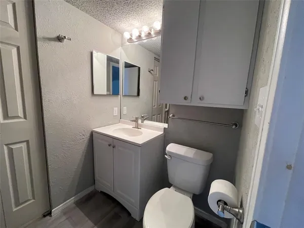 $1,450 | 602 Bellaire Drive, Unit A, Hurst, TX 76053