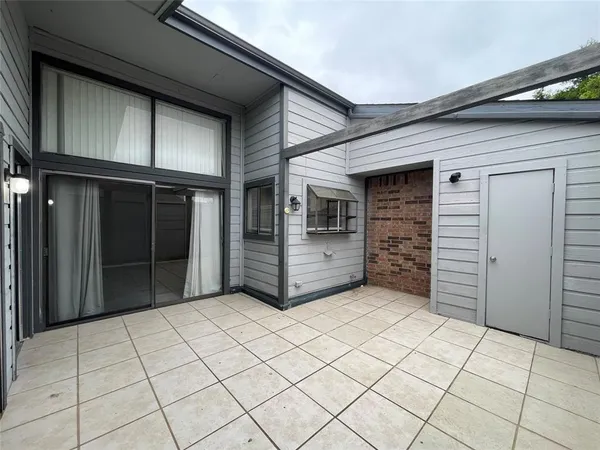 $1,450 | 602 Bellaire Drive, Unit A, Hurst, TX 76053