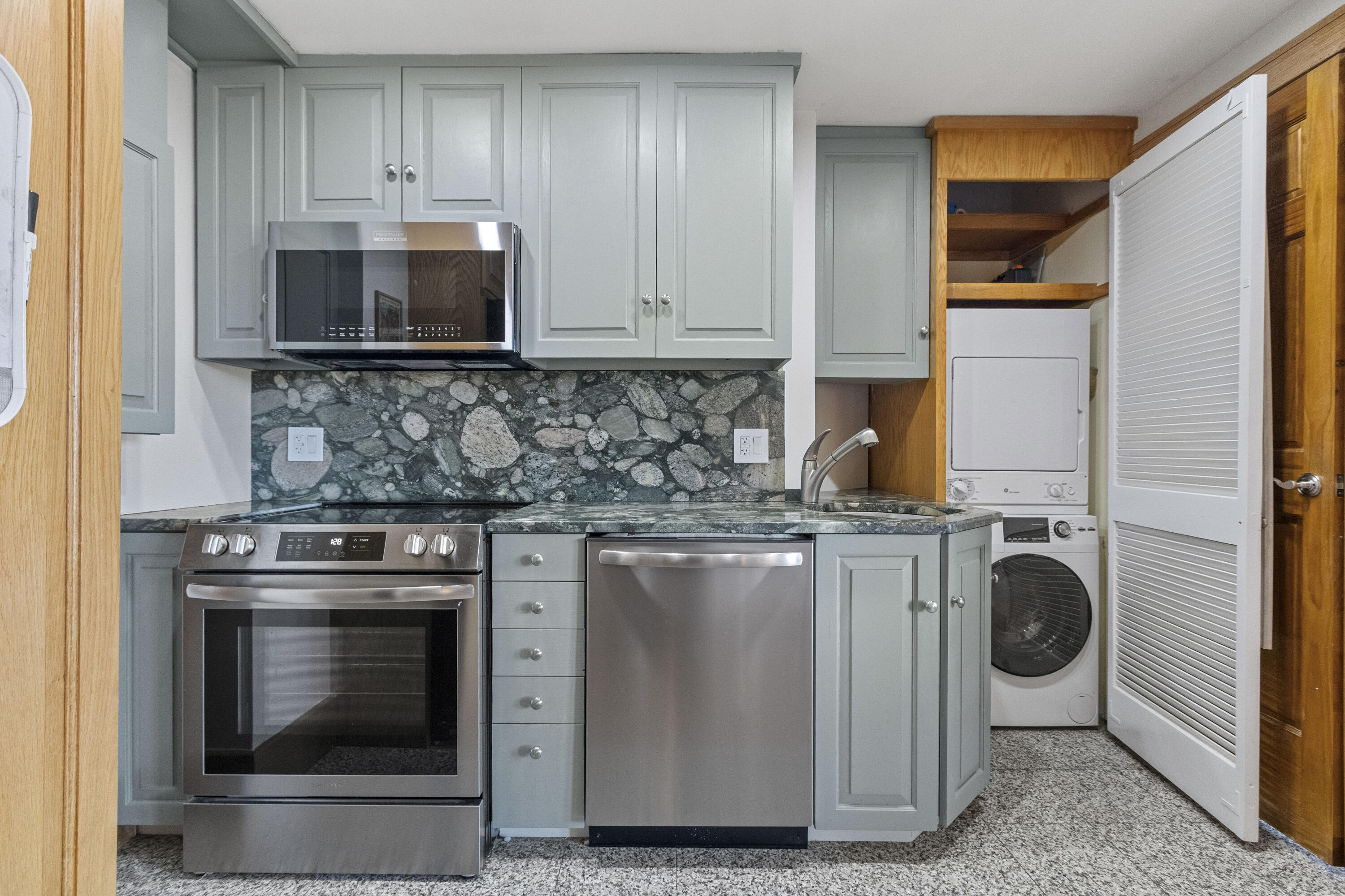 63 Rutledge Avenue, Unit 10 Charleston, SC 29401 - Photo 19 of 33 Kitchen & Laundry