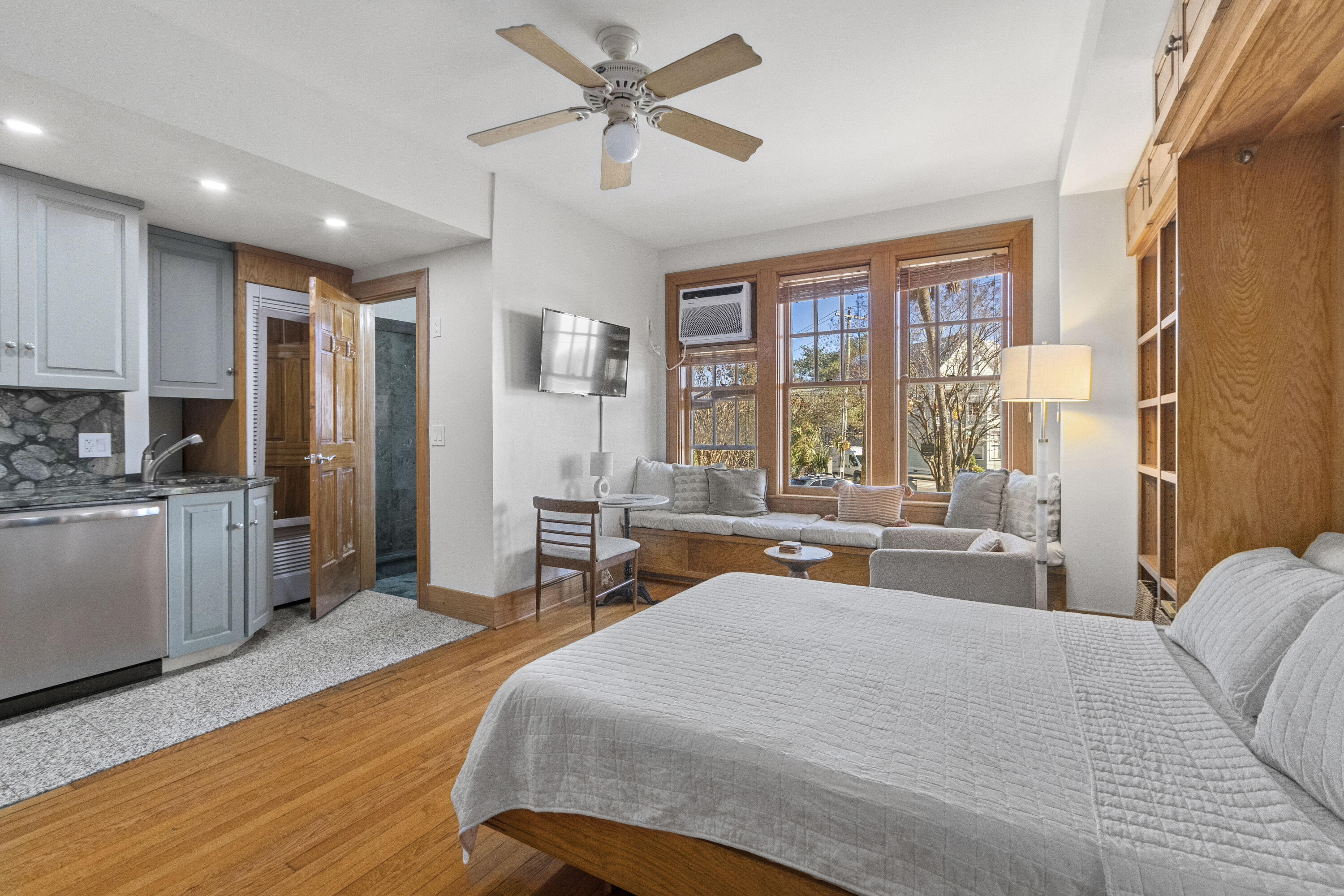 63 Rutledge Avenue, Unit 10 Charleston, SC 29401 - Photo 6 of 33 Open Space