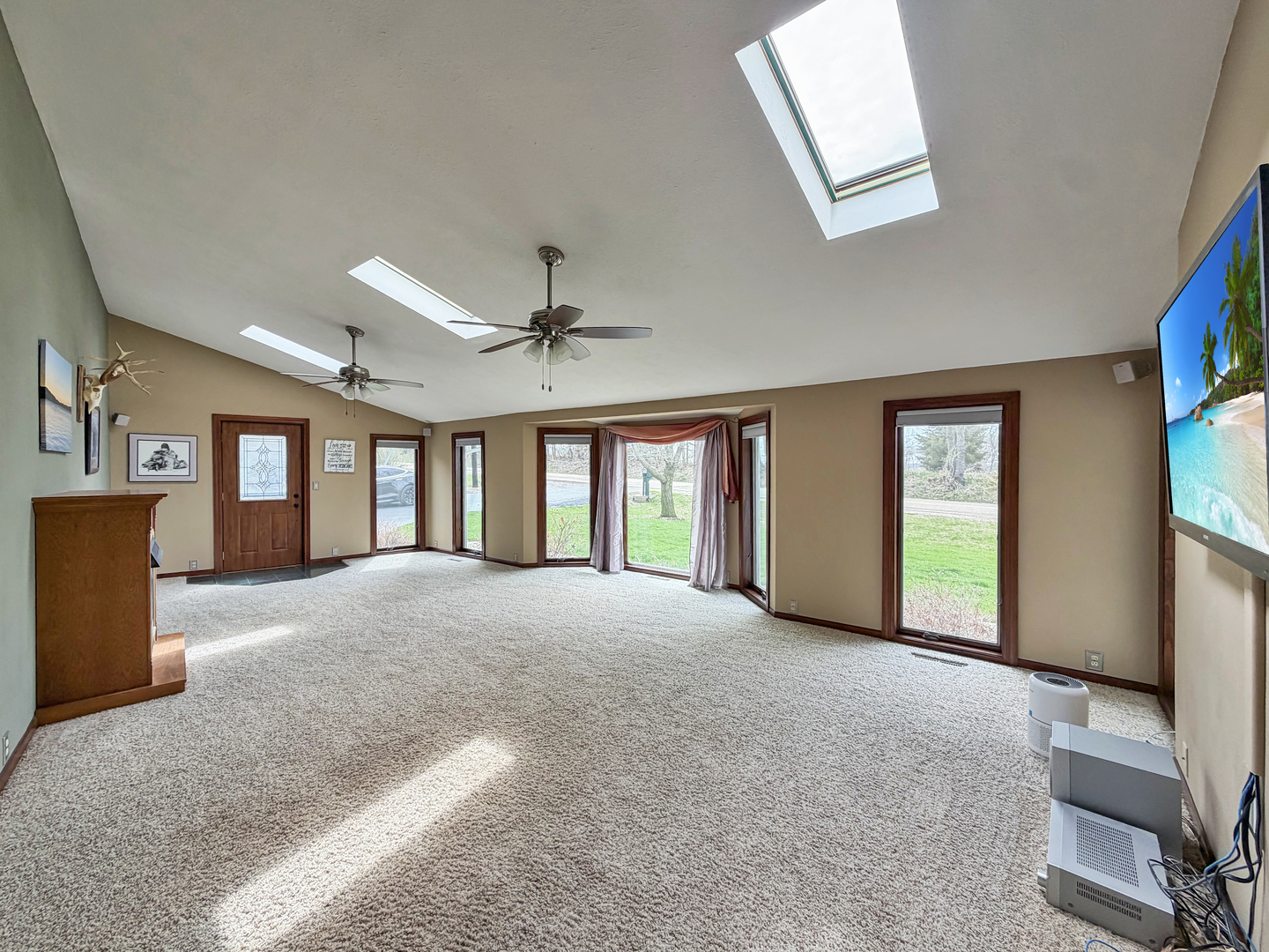 2472 West Red Oak Road Freeport, IL 61032 - Photo 8 of 46