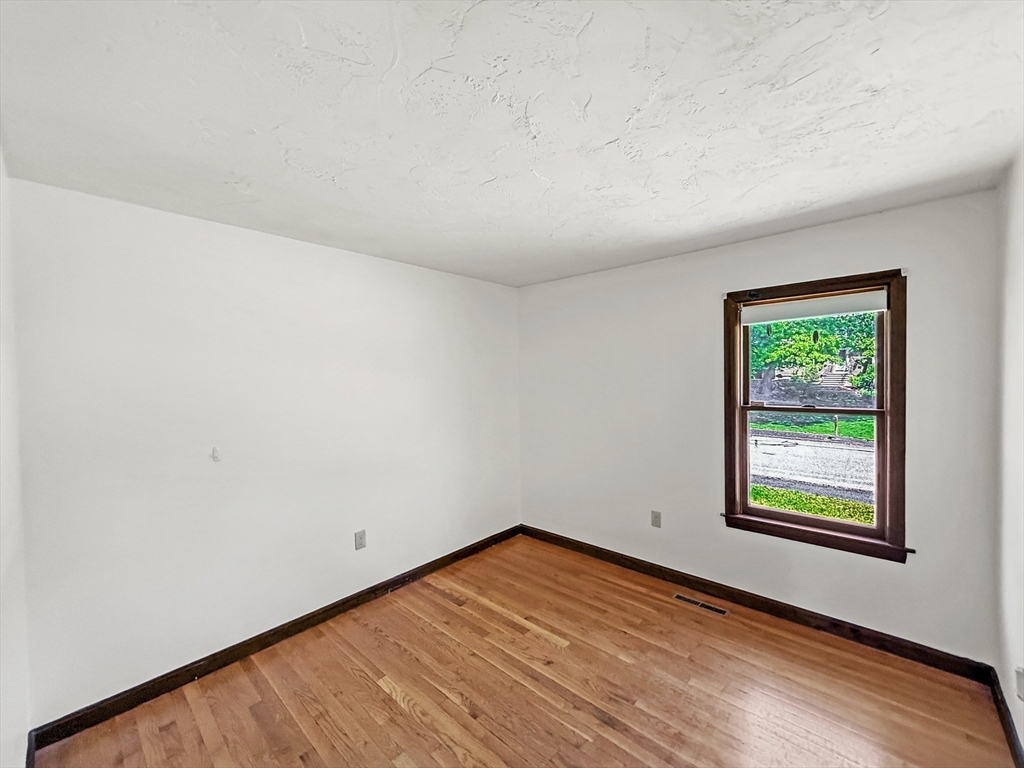 6 Philip Street Hudson, MA 01749 - Photo 21 of 41