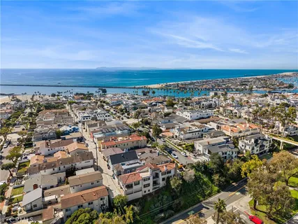 $5,195,000 | 320 Heliotrope Avenue, Corona del Mar, CA 92625
