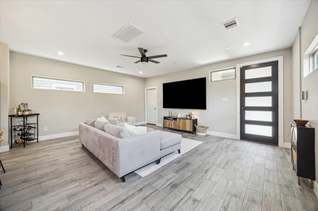 $2,000 | 6730 Knox Street, Unit A, Houston, TX 77091