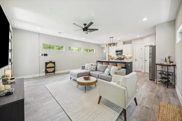 $2,000 | 6730 Knox Street, Unit A, Houston, TX 77091