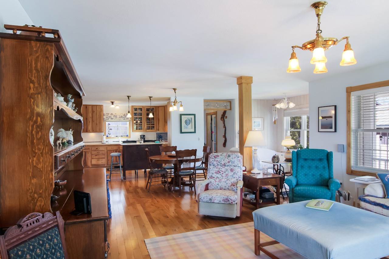 6895 East Birch Point Road Traverse City, MI 49684 - Photo 10 of 43 1861118-9.JPG