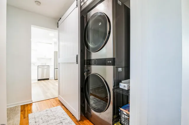 a view of a bedroom with washer and dryer