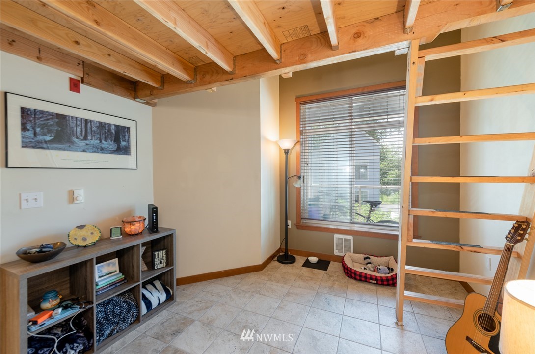 910 Gladstone Street, Unit 309 Bellingham, WA 98229 - Photo 14 of 25 a view of a workspace with furniture