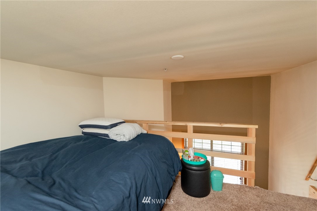 910 Gladstone Street, Unit 309 Bellingham, WA 98229 - Photo 19 of 25 a bedroom with a bed and a window