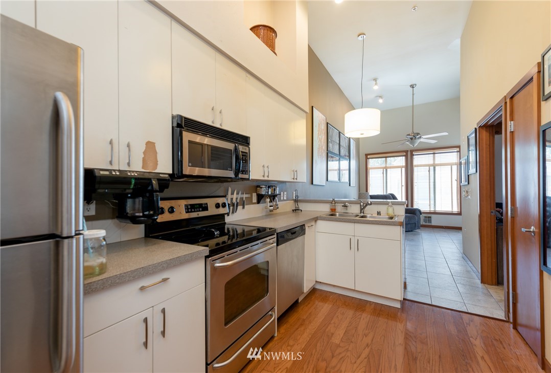 910 Gladstone Street, Unit 309 Bellingham, WA 98229 - Photo 10 of 25 a kitchen with a sink stove and refrigerator
