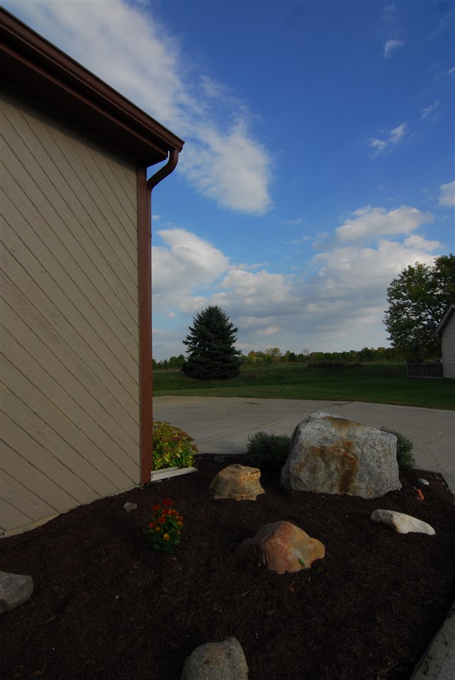 9203 Springbreeze Ct. Fort Wayne, IN 46804 - Photo 3 of 35 Gallery Image 3