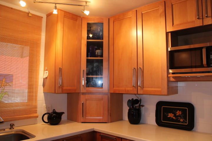 10433 Rockingham Drive Rancho Cordova, CA 95670 - Photo 4 of 34 a kitchen with a sink and a microwave