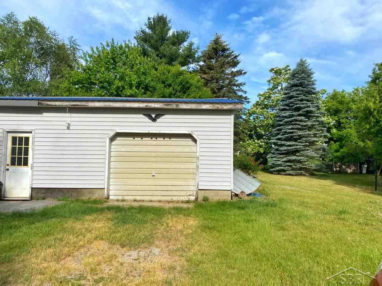 1680 West Dickerson Road Unionville, MI 48767 - Photo 4 of 17 50044984-3.JPG