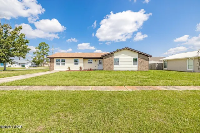 $289,000 | 502 East Pine Forest Drive, Lynn Haven, FL 32444