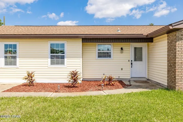 $289,000 | 502 East Pine Forest Drive, Lynn Haven, FL 32444