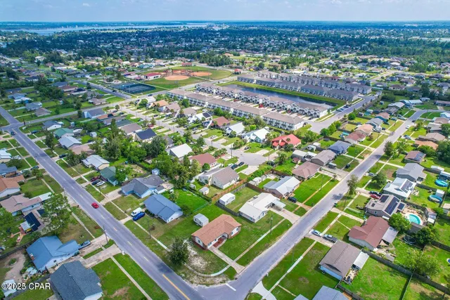 $289,000 | 502 East Pine Forest Drive, Lynn Haven, FL 32444