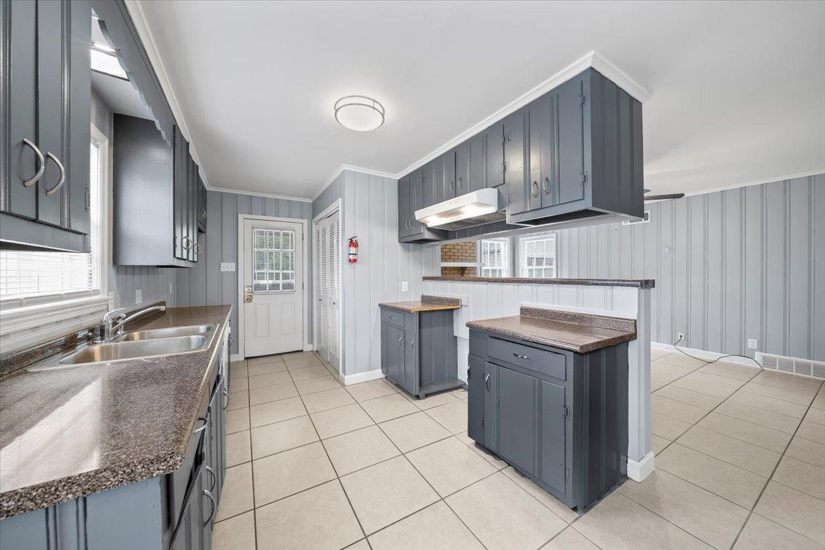 5343 Quince Road Memphis, TN 38119 - Photo 14 of 33 a kitchen with stainless steel appliances granite countertop a sink stove and cabinets
