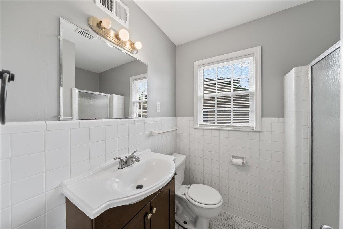 5343 Quince Road Memphis, TN 38119 - Photo 21 of 33 a bathroom with a sink a toilet and mirror