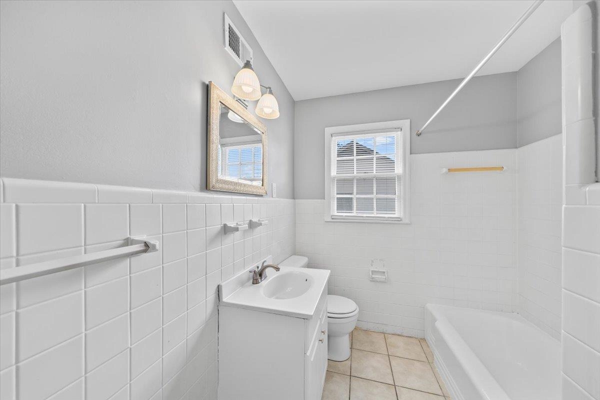 5343 Quince Road Memphis, TN 38119 - Photo 22 of 33 a bathroom with a sink toilet and tub