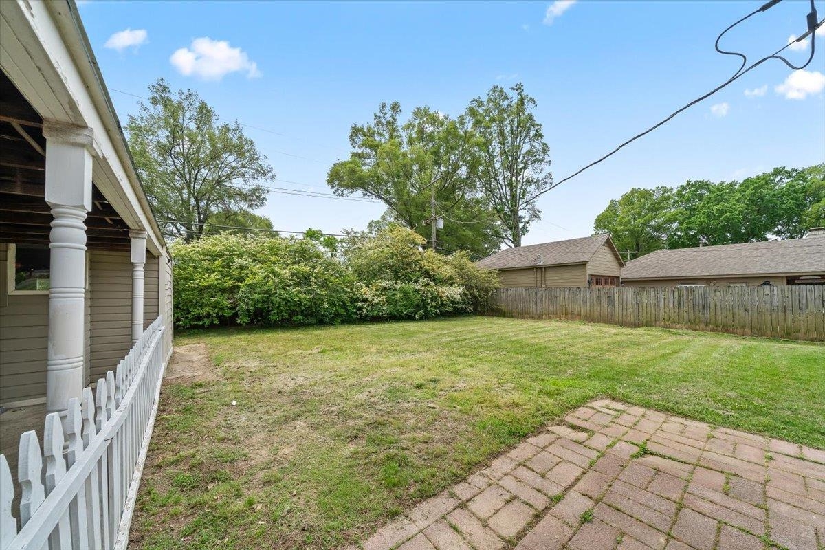 5343 Quince Road Memphis, TN 38119 - Photo 25 of 33 a backyard of a house with lots of green space
