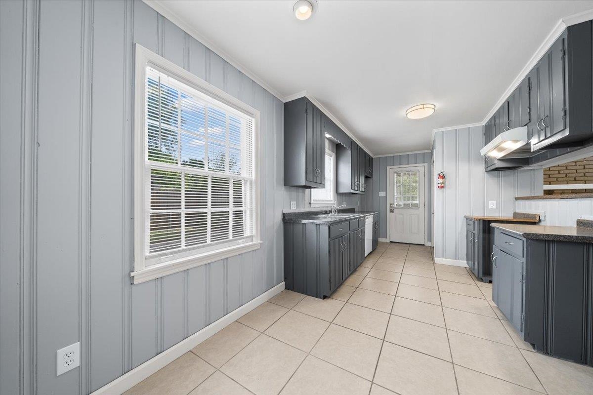 5343 Quince Road Memphis, TN 38119 - Photo 10 of 33 a kitchen with stainless steel appliances granite countertop a refrigerator and a sink