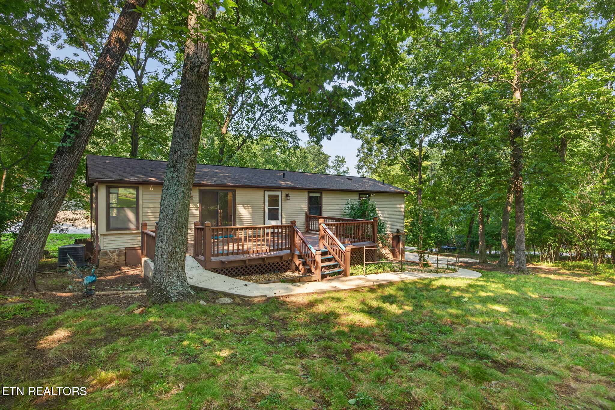 157 Baltusrol Road Crossville, TN 38558 - Photo 7 of 36 Back Deck