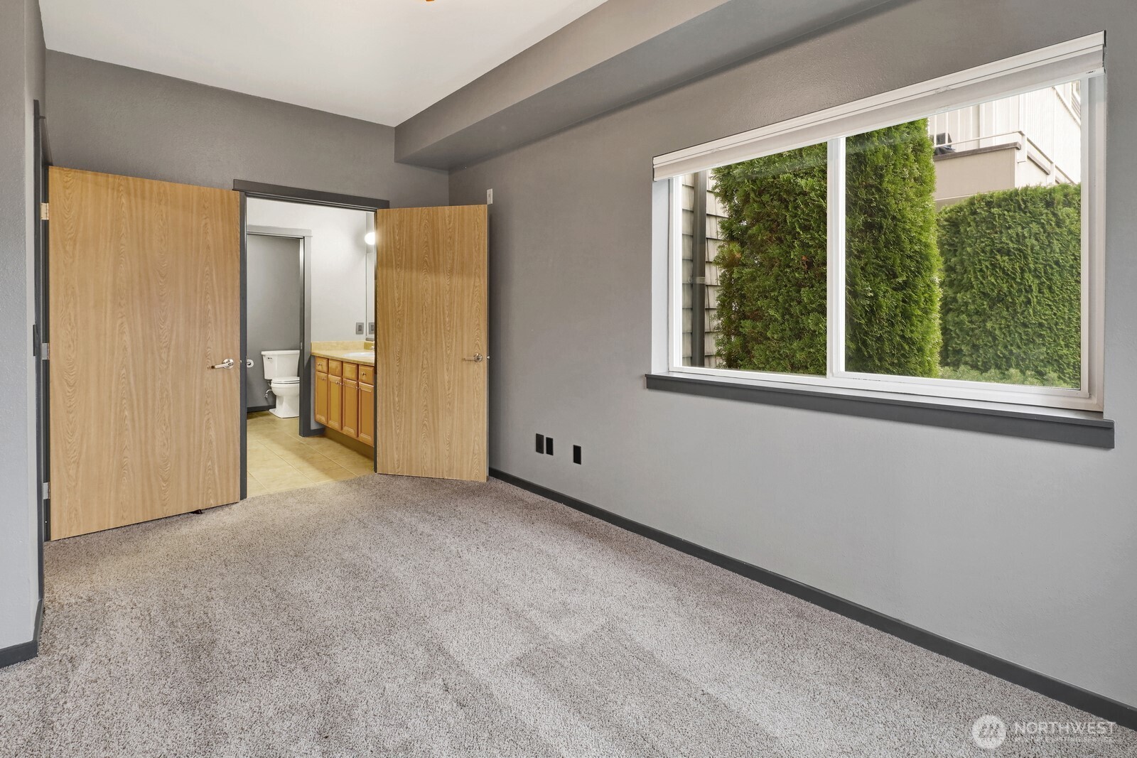 516 Darby Drive, Unit 104 Bellingham, WA 98226 - Photo 26 of 40 an empty room with windows