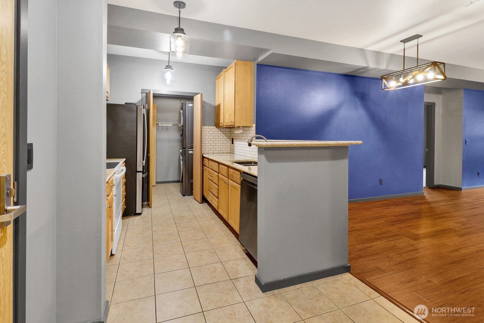 516 Darby Drive, Unit 104 Bellingham, WA 98226 - Photo 4 of 40 a kitchen with stainless steel appliances granite countertop a refrigerator a oven and a stove with wooden floor