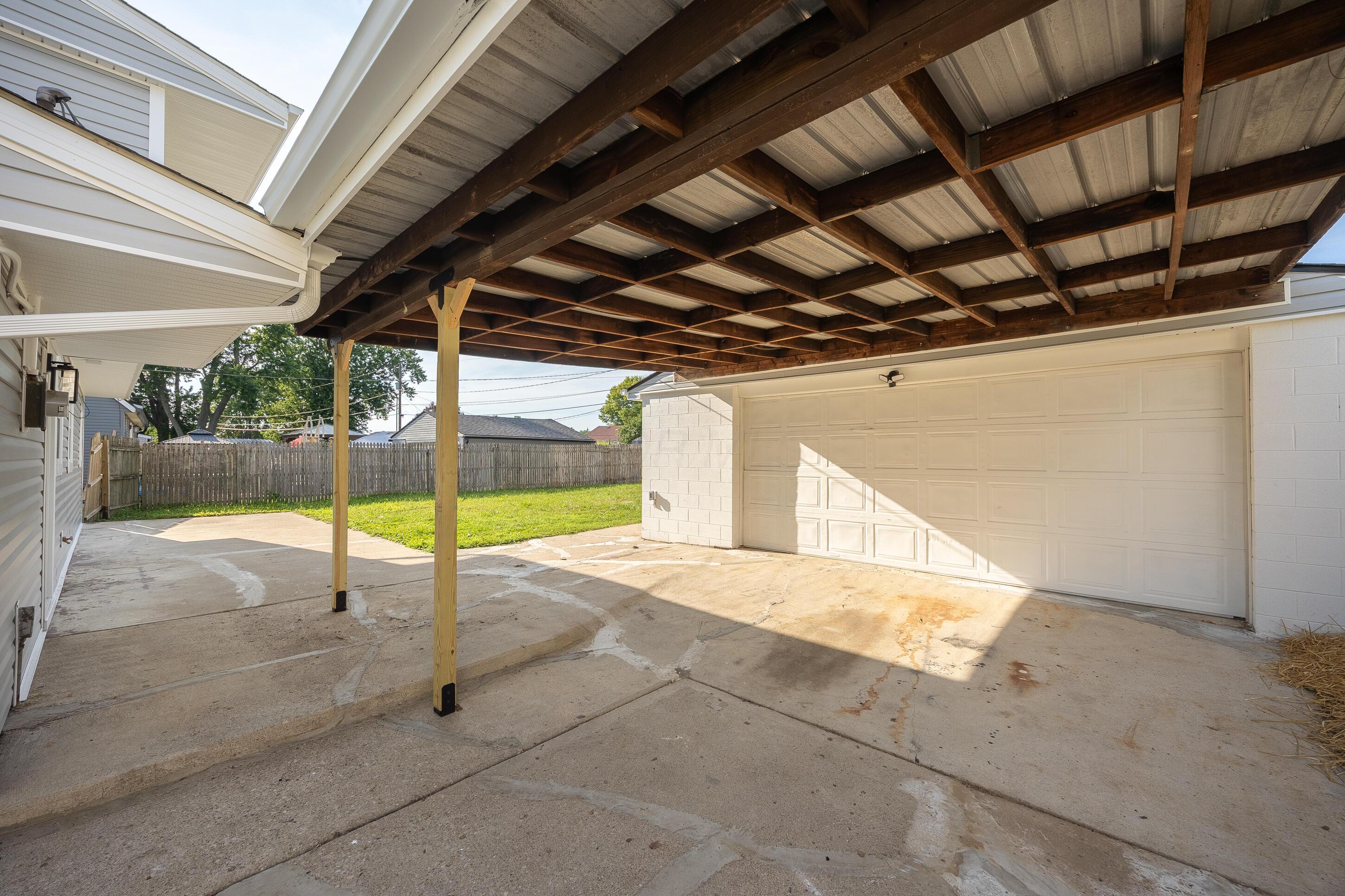876 Grenada Road Columbus, OH 43207 - Photo 39 of 48 Detached Garage