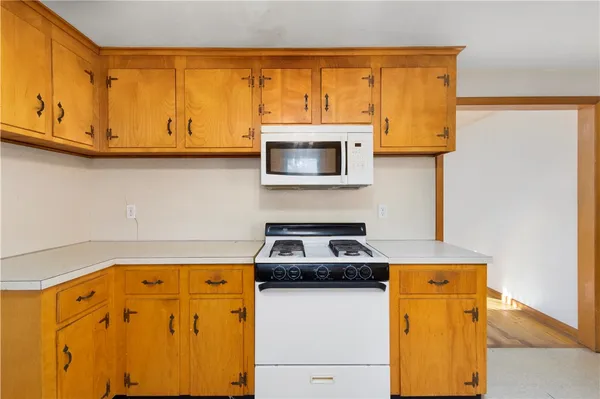 $350,000 | 130 Brentwood Avenue, Warwick, RI 02886