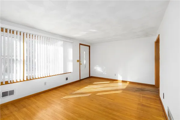 $350,000 | 130 Brentwood Avenue, Warwick, RI 02886