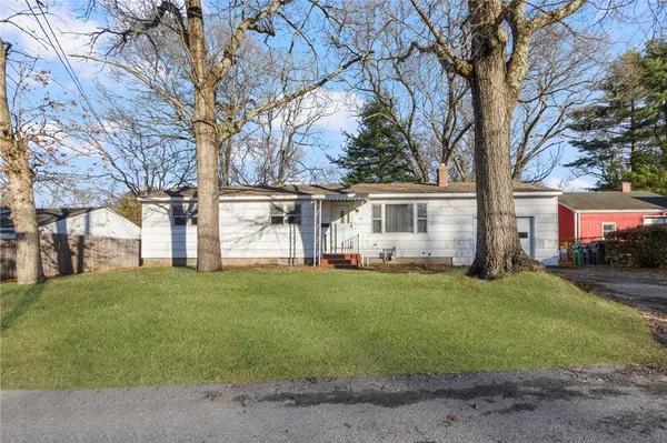 $350,000 | 130 Brentwood Avenue, Warwick, RI 02886