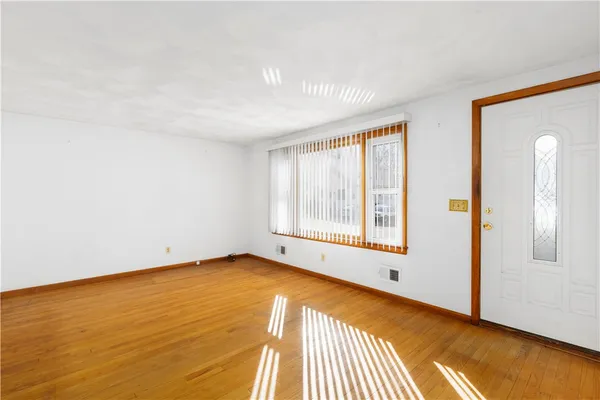 $350,000 | 130 Brentwood Avenue, Warwick, RI 02886