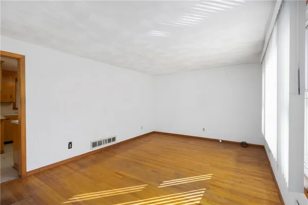 $350,000 | 130 Brentwood Avenue, Warwick, RI 02886