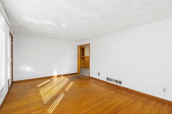 $350,000 | 130 Brentwood Avenue, Warwick, RI 02886