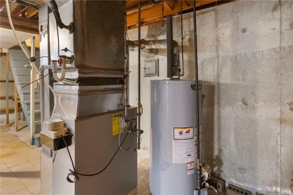 $350,000 | 130 Brentwood Avenue, Warwick, RI 02886