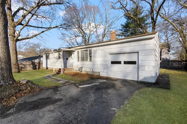 $350,000 | 130 Brentwood Avenue, Warwick, RI 02886
