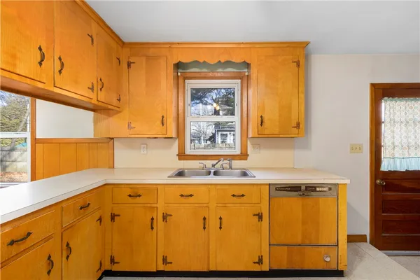 $350,000 | 130 Brentwood Avenue, Warwick, RI 02886